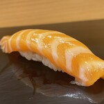 Sushiya Tonbo - サーモン