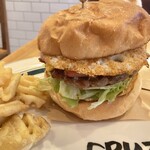 CRUZ BURGERS & CRAFT BEERS - 