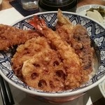 Tempura Shinjuku Tsuna Hachi - 天丼　特選久蔵丼(2520円)　大海老？が一個。ちょっと高い気がしてきた。