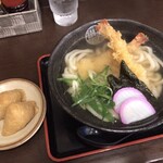 讃岐屋 - 「特えび天うどん」（750圓）
      「いなり」（140圓）。