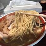 223321189 - 「ワンタンチャウシュウメン」（1,050圓）の麺アップ。