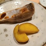 千葉たかおか - ③炭火焼き白甘鯛(千葉県鴨川産)
      ④蒸し安納芋(千葉県館山産)