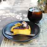 Cafe コアラとライオンときどきチーター - パンプキンバスクチーズケーキ（650円） 水出しコーヒー（500円） セット割引（－60円）