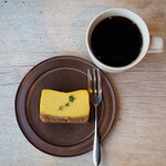 Nui. HOSTEL & BAR LOUNGE - パンプキンチーズケーキ（600円） 本日のコーヒー（500円）