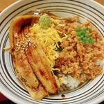 Konishiya - 煮穴子と鳥そぼろの2色丼