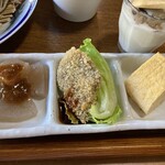 もく庵 - そばセット　刺身こんにゃく、鹿カツ（日替わり）、だし巻き玉子、甘酒