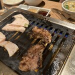 ホルモン焼肉酒場 牛ぎゅう - 