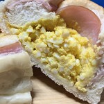 米粉パン トゥット - カットすると卵がたっぷり(o･∇︎･o)