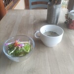 ツキコヤ - セットのサラダとスープ