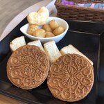 AOYAカンパーニュ - あんこチーズフォンデュのガレットとトースト，芋もち，パイ