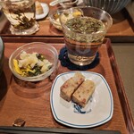 香港甜品店 甜蜜蜜 - 大根餅と白キクラゲの和え物、ドリンクも付いてます