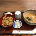 やぶそば - 味が醤油味濃いめです♪あとで薄い蕎麦つゆ出てきますが？何で蕎麦つゆの味調整するんだか？出汁がほしい。関東の方ではどう食べるの？