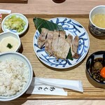 Anchisuteki Tororo Mugimeshi Butamaru - あつぎりステーキ B定食
