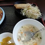 台湾料理 福祥居 - 定食の揚げ物とスープ