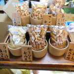かりんとう ゆしま花月 - かりんとうの他に煎餅も売っています
