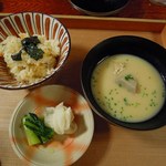 しのはら - モクズガニと松茸の炊き込みご飯と、白味噌のふくさ仕立て（海老芋とくじらのコロ）