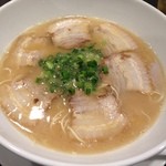 名古屋八麺山 - ラーメン680円＋焼豚増量200円 (2013.11.1)