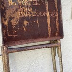 Nui. HOSTEL & BAR LOUNGE - お店の看板