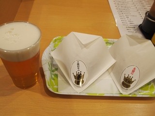 Gochisouderi - 生ビールに「十勝和牛の王様メンチ」 ＆ 「毛蟹の王様コロッケ」