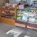 Patisserie Petit Riziere - 店内　左手下があんバタークロワッサン