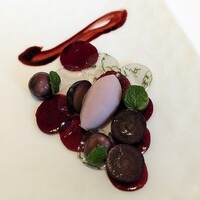 オーベルジュ・ド・リル ナゴヤ - 巨峰に見立てた３種のジュレ 赤ワインの香るアイスクリーム