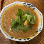 月と亀 - えびとパクチーのカレー