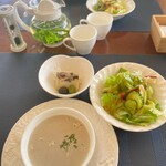 223360746 - ランチセットの前菜(キッシュとオリーブ)、スープ(ごぼう)、サラダ