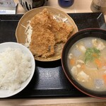 かつや - とん汁定食(ヒレ)