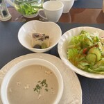 223361014 - ランチセットの前菜(キッシュとオリーブ)、スープ(ごぼう)、サラダ
