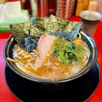 豚骨醤油ラーメン 王道家 - ラーメン 850円
