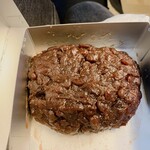 Matsuya Seika - 大きめのハンバーグくらいは軽くあります。帰りの新幹線で駅弁代わりに。半分がやっと。豆の香りがちゃんとしてこれが本来のおはぎなのだろうなぁ、と。しっかり甘いのですがくどくない。ご飯と豆、それぞれがちゃんと生かされているのでしょう。糖分で旅の疲れが癒やされるようでした。