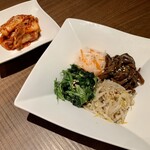肉のひぐち直営焼肉 安福 - ナムル盛り合わせ
            白菜キムチ