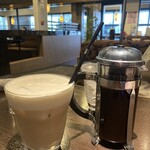 元町珈琲 - ミルクたっぷりカフェオレと元町珈琲プレスアイスブレンド