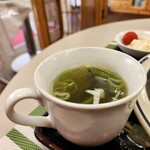 Minna Shokudou Pirakeshi - セットのわかめスープ