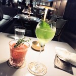 アップステアーズ - 