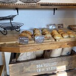 小さなパン小屋 一休 - 店内①