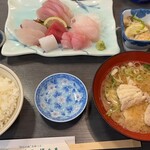 寿司の海女屋 - 刺身ランチ 1600円。