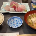 寿司の海女屋 - 刺身ランチ 1600円。