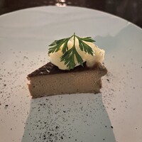 TRATTORIA CREATTA - アールグレイのベイクドチーズケーキ　洋梨のコンポート