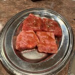 神戸元町 炭火焼肉 くにきや - 単なるカルビ。1番コスパ良く美味しい！これくらいの厚みじゃないとね。