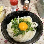 須崎食料品店 - 白身は捨てて卵黄だけ乗せました。