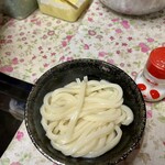 須崎食料品店 - 温かいうどんだと、どんぶりが熱いです。