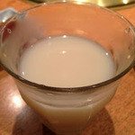 焼肉問屋 牛蔵 - マッコリ：ちょぴり痺れる感じ