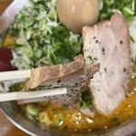 初志 麺屋 居間人 - 『水晶山ら～めん(中太麺)』のチャーシュー