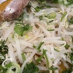 初志 麺屋 居間人 - 『水晶山ら～めん(中太麺)』のもやし