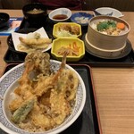 夢庵 - 2023/11 特選和膳 江戸前風深川御飯と江田島かきフライ膳 ¥1,299(税込 ¥1,429) と天丼 ¥749(税込 ¥824)