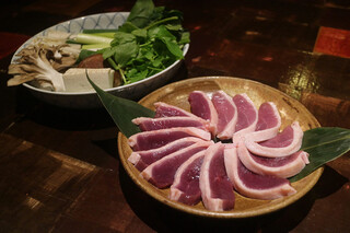 Soba Kisoji - 名物鴨鍋！しっとり柔らかくプリッとした鴨肉は、噛むほどにじゅわっと旨みが溢れ出し、滋味豊かな出汁と相まって身体に染み渡る美味しさ！