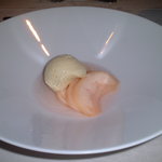 ル ポアン ドゥ ヴュ - 桃のコンポート　緑茶のアイス