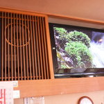 いちい - タンノイのスピーカーと50インチクラスのテレビ