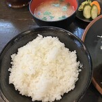 とんかつ 力亭 - ご飯と味噌汁と漬物
      